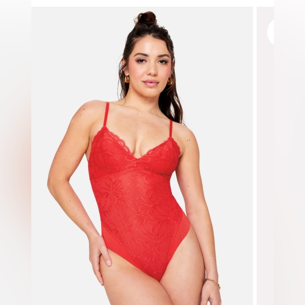 NWT Yitty Smoothing Lace Bodysuit